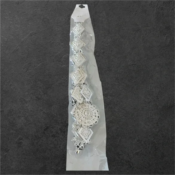 Silver Plated Traditional Thai Belt (chut thai) - Picture 4 of 6